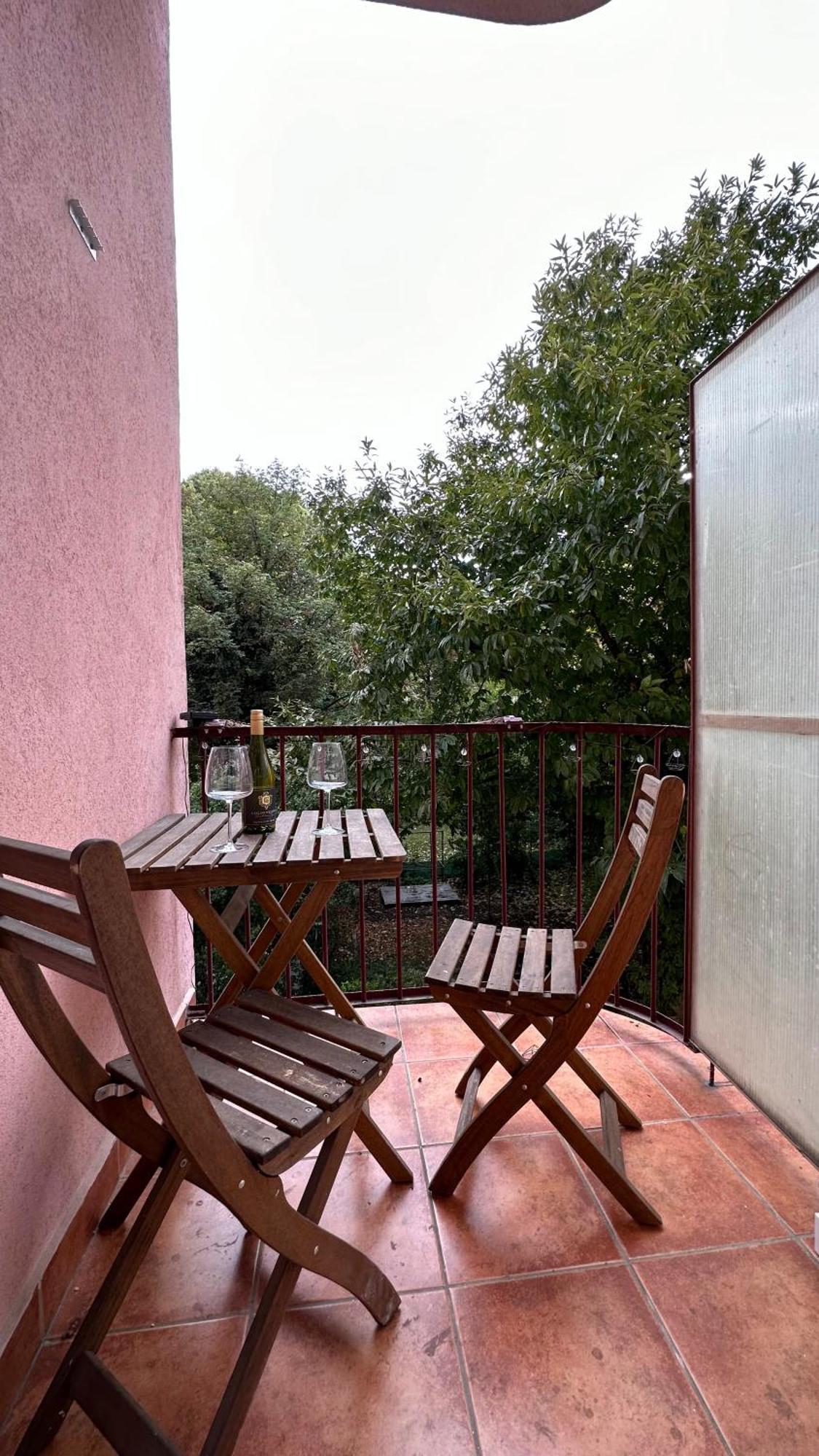 Apartman S Balkonem U Parku & 15 Minut Do Centra Brno Exterior photo