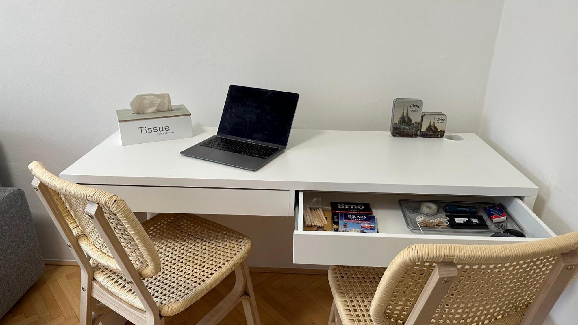 Apartman S Balkonem U Parku & 15 Minut Do Centra Brno Exterior photo