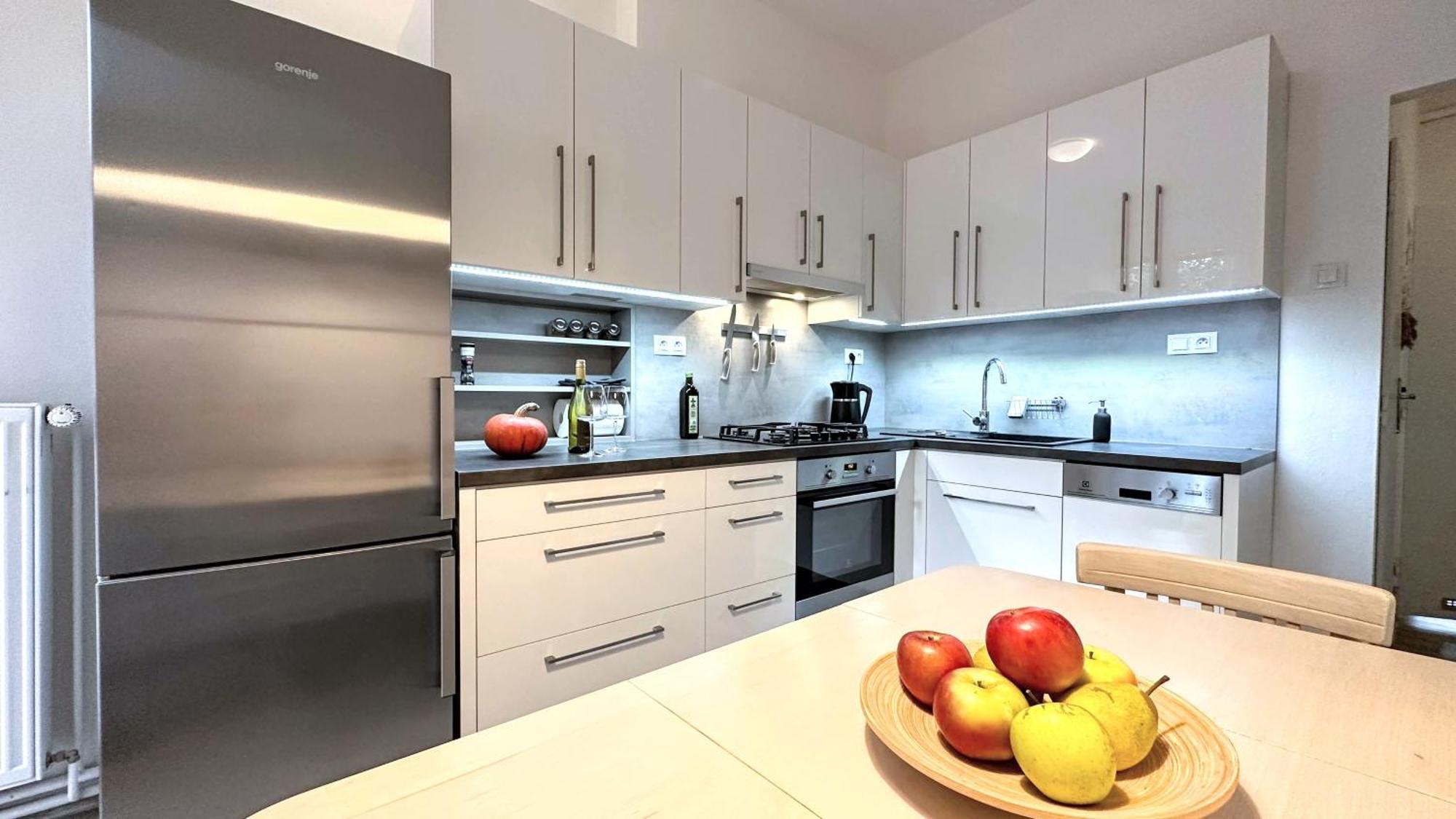 Apartman S Balkonem U Parku & 15 Minut Do Centra Brno Exterior photo